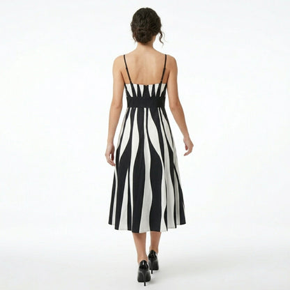 Robe femme en coton col V à fines bretelles pour le printemps